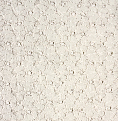 Broderie Cushion Daisy small