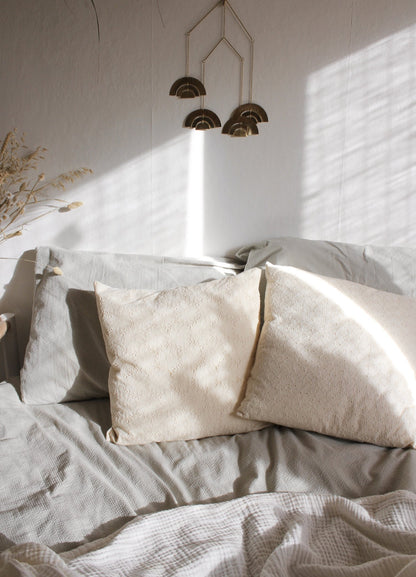 Broderie Cushion Daisy small